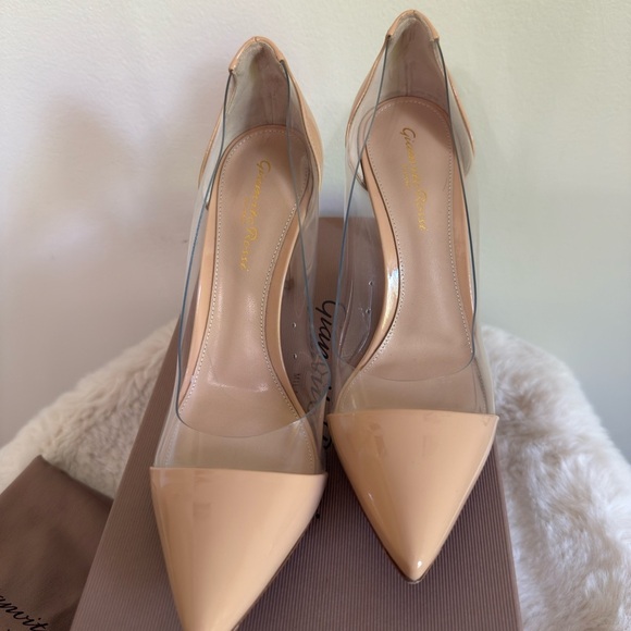 NEW Gianvitto Rossi PUMP WITH CLEAR SIDES IN PLEXI PATENT LEATHER - Picture 6 of 9